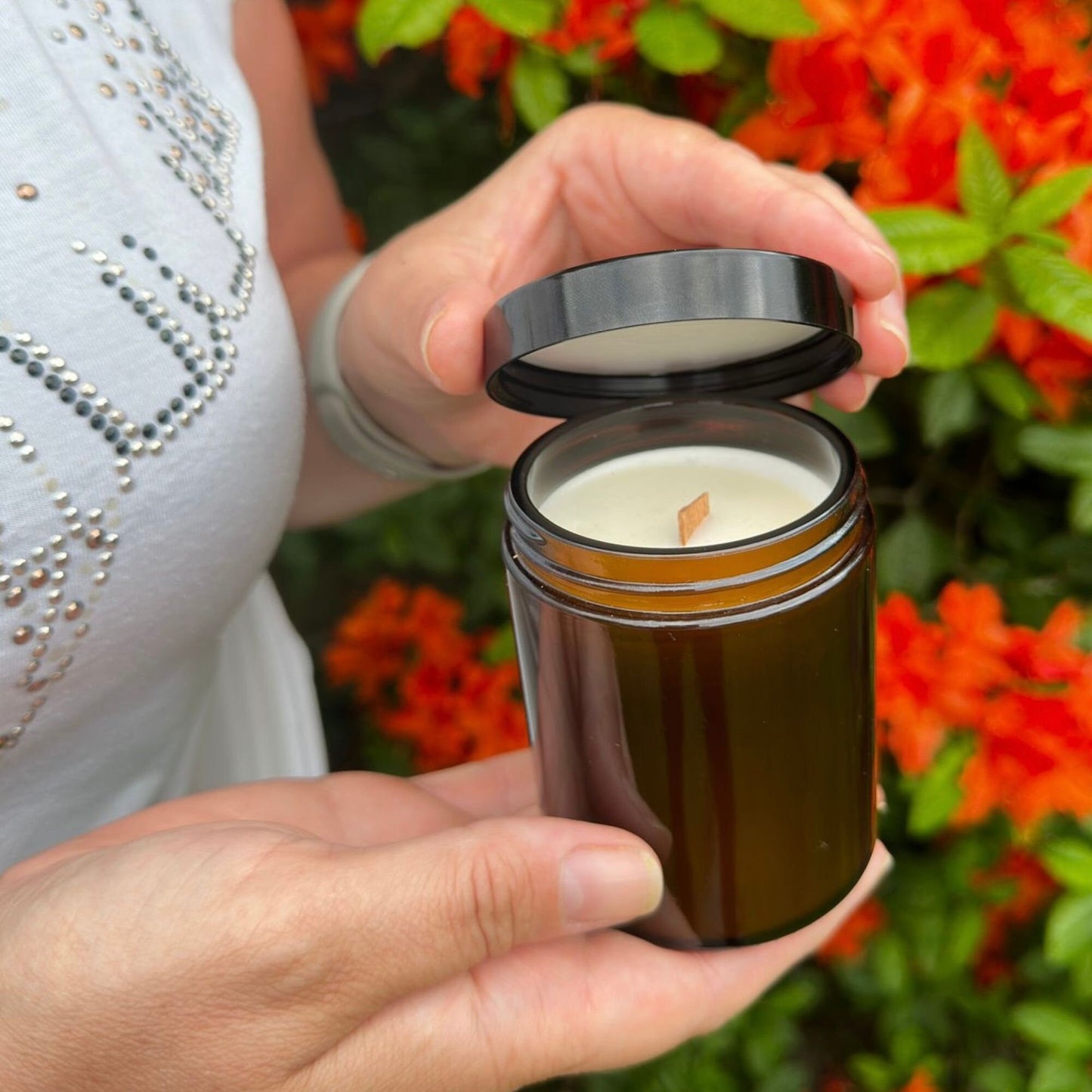 Gorgeous Scented Soy Wax Candles | Wooden Wicks | Pick your own Scent | 180ml Reusable Amber Jar | Burn-time up to 40 hours | Eco-friendly