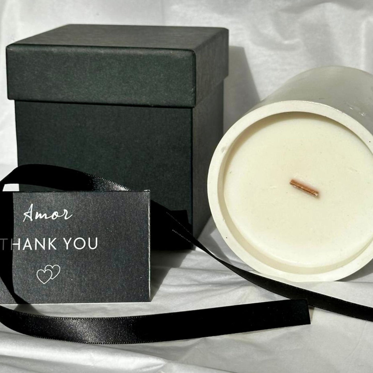 White Stone Cast Scented Soy Wax Candles with Crackling Wooden Wick  | Burn-time up to 45 hours | Eco-friendly