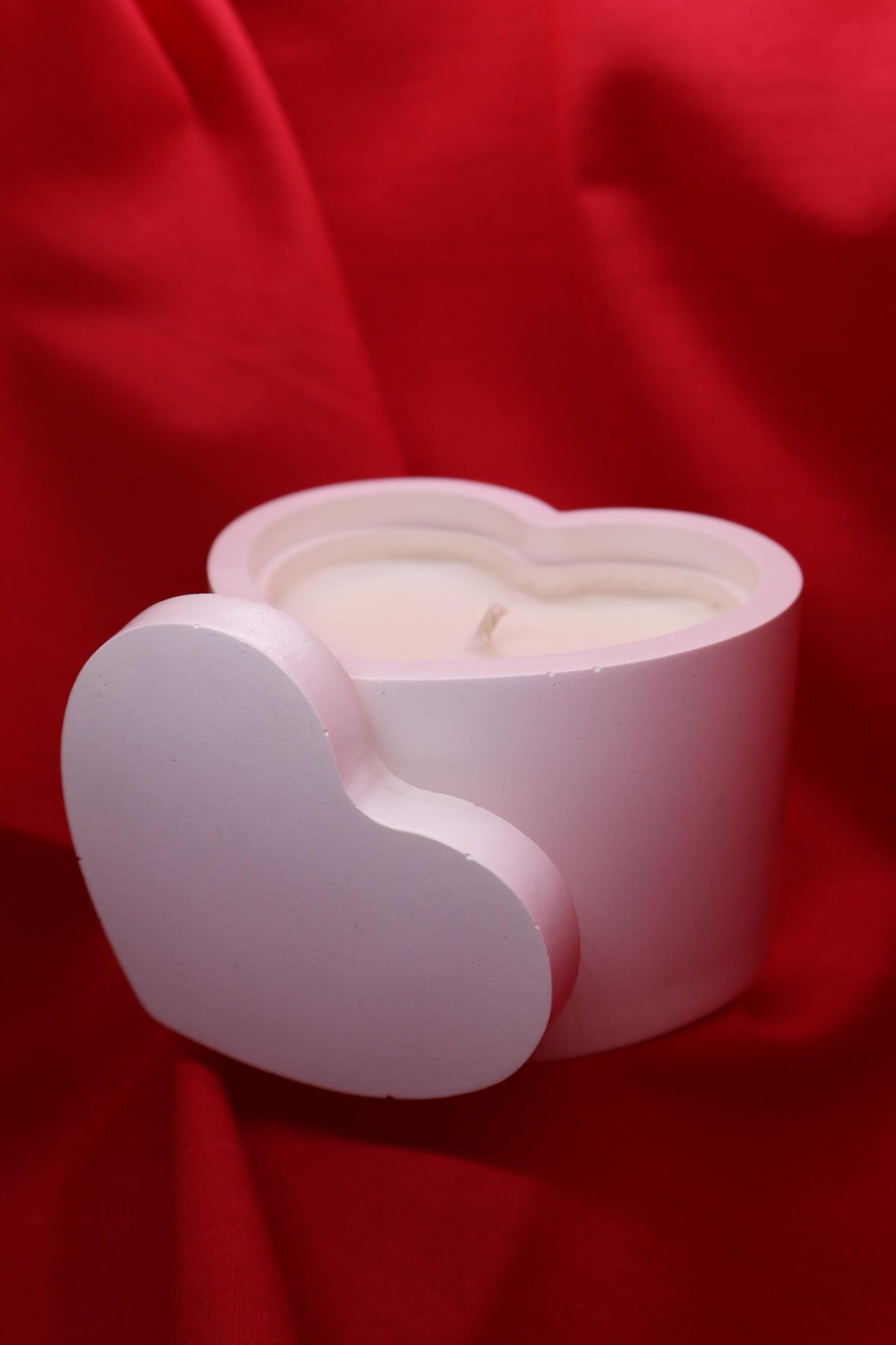 Heart Shaped Scented Soy Wax Candle | Minimalistic White Stone Cast Container | Burn-time up to 30 hours
