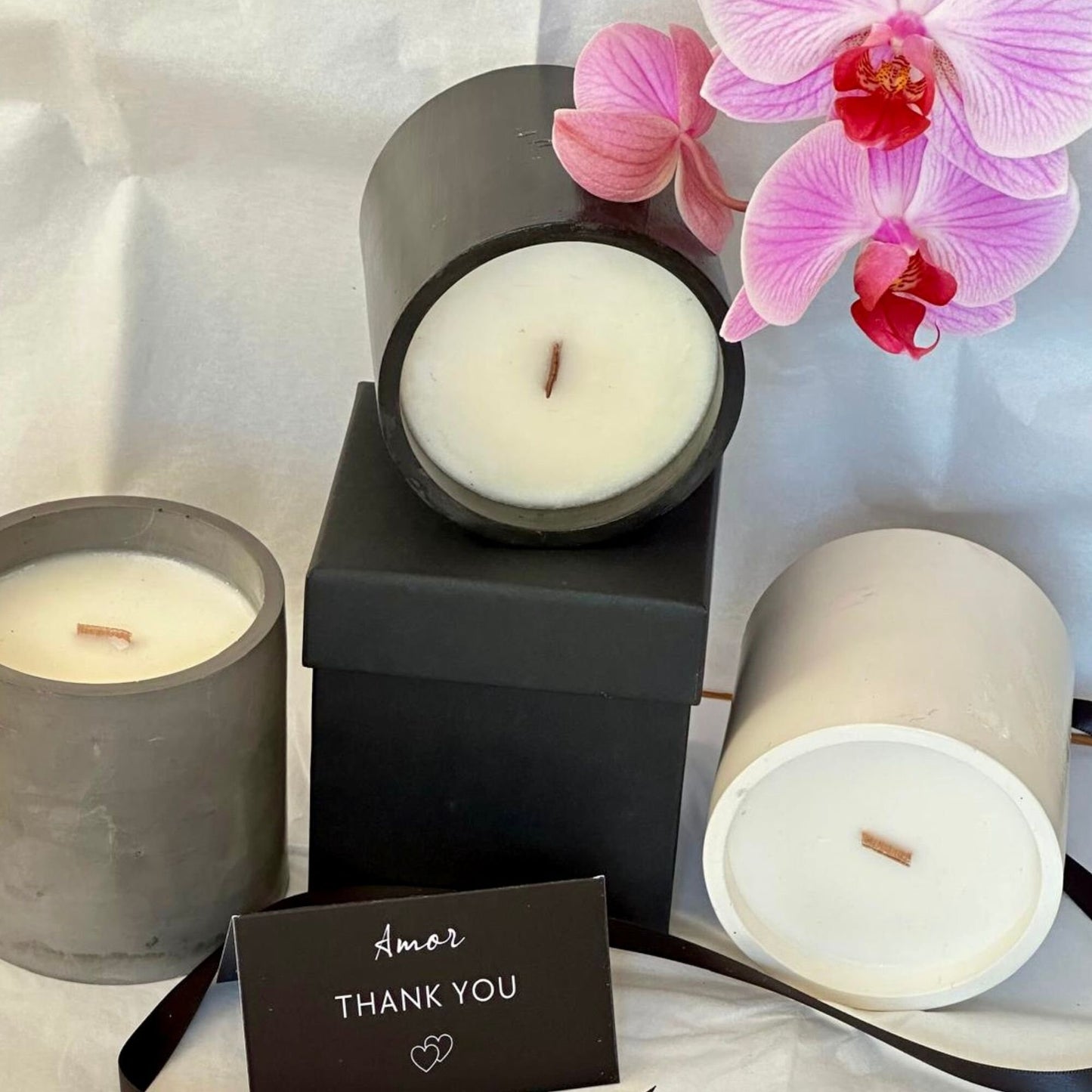 White Stone Cast Scented Soy Wax Candles with Crackling Wooden Wick  | Burn-time up to 45 hours | Eco-friendly
