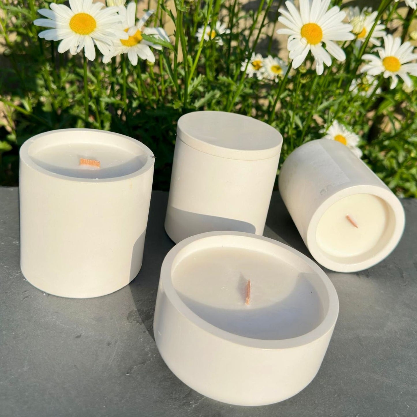 White Stone Cast Scented Soy Wax Candles with Crackling Wooden Wick  | Burn-time up to 45 hours | Eco-friendly