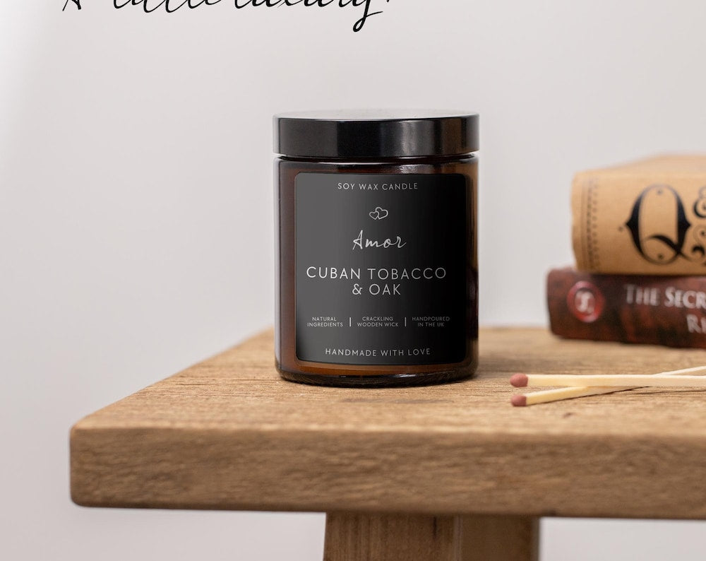 Cuban Tobacco & Oak Scented Soy Wax Candle with Crackling Wooden Wick | Reusable Amber Jar | Burn-time up to 35 hours | Eco-friendly